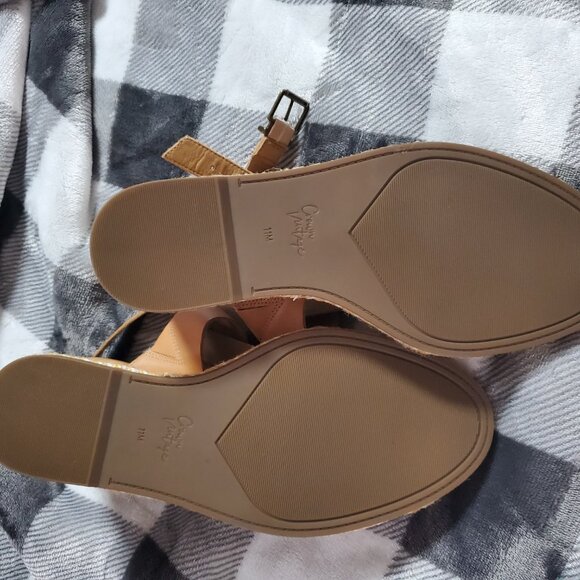 Crown Vintage Kaamil Wedge Sandal - Picture 8 of 12